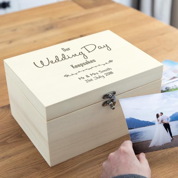Timeless Pieces You Can Put in Your Wedding Keepsake Box
